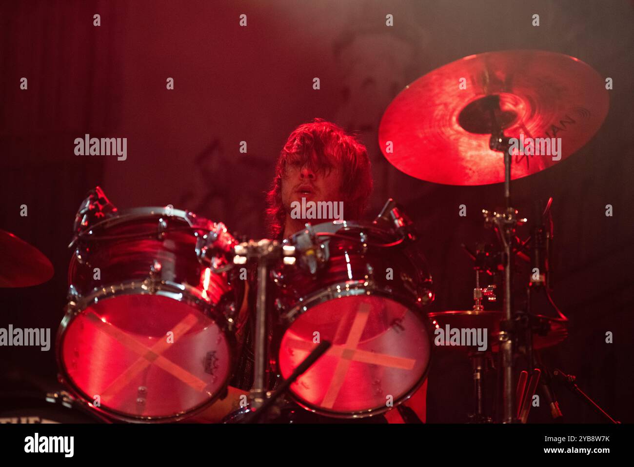 Die britische Glam-Rock-Band The Struts trat live in Berlin bei der Huxleys neue Welt auf Stockfoto