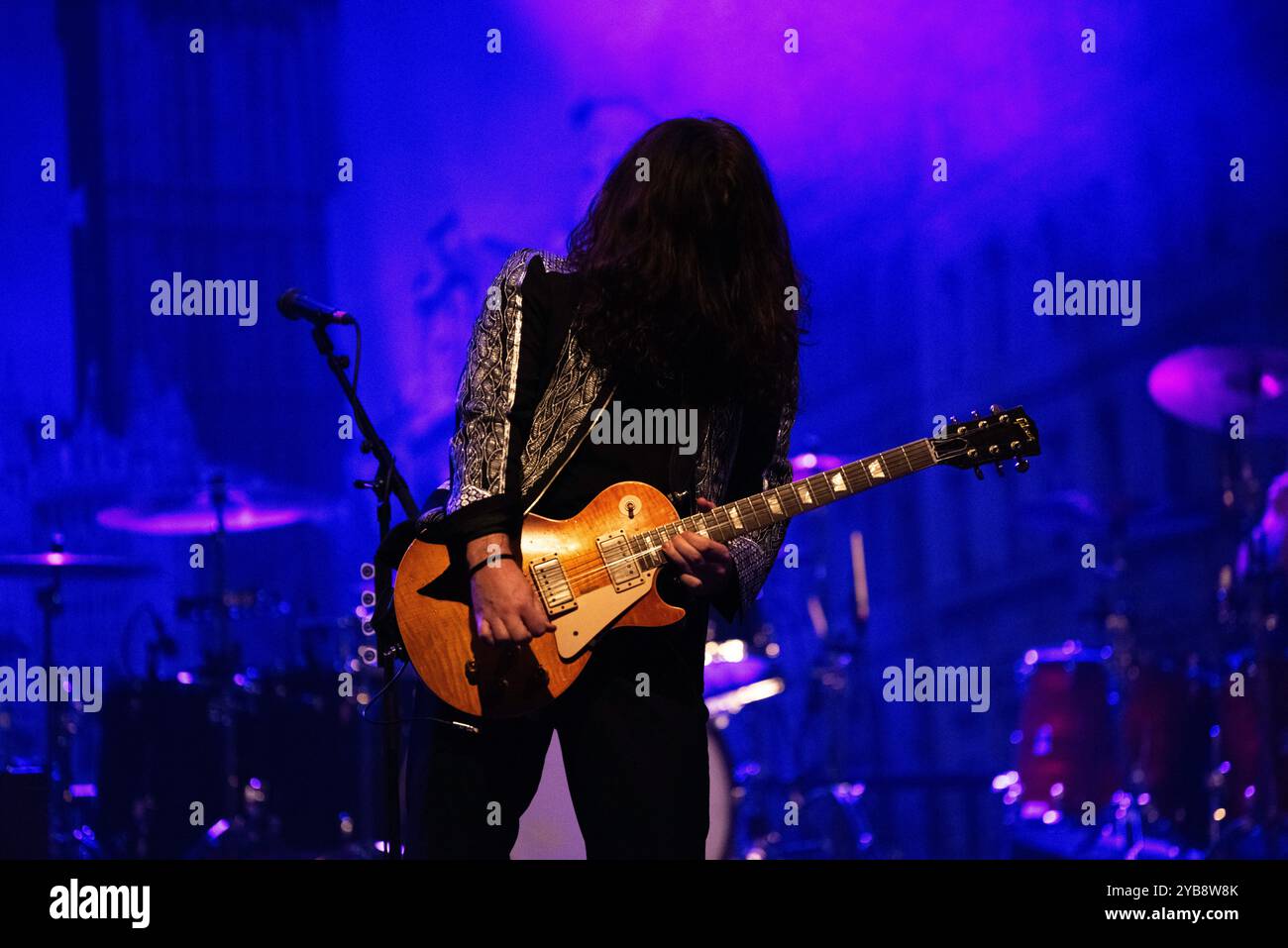 Die britische Glam-Rock-Band The Struts trat live in Berlin bei der Huxleys neue Welt auf Stockfoto