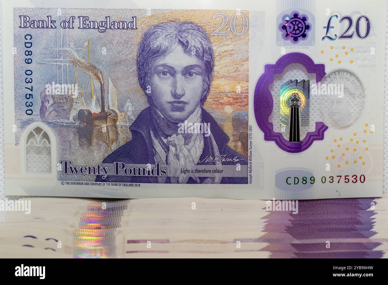 Eine Nahaufnahme einer britischen Banknote im Wert von 20 £ mit einem Porträt einer historischen Figur, mit komplizierten Sicherheitsmerkmalen und Hologrammen. Stockfoto