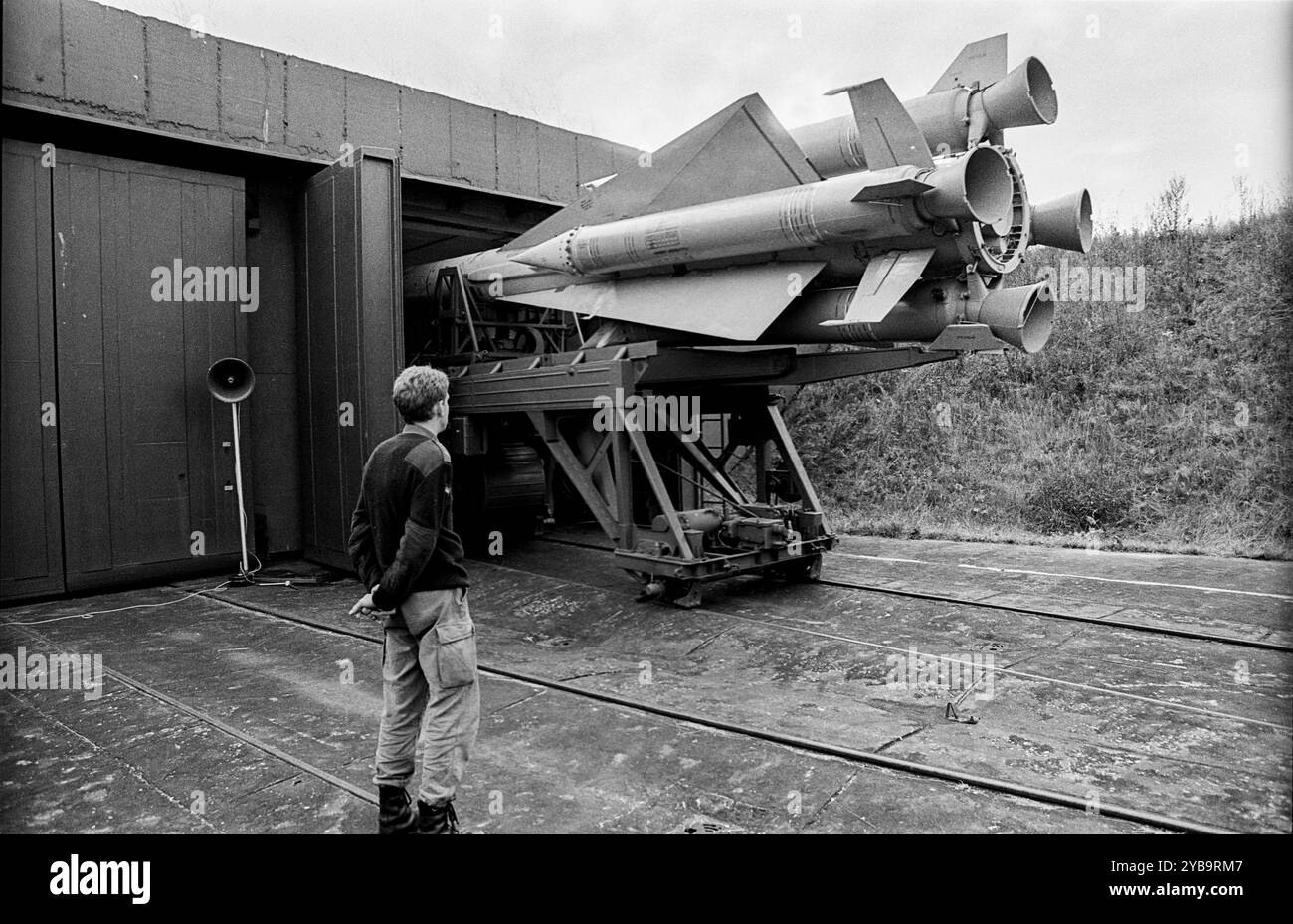 Raketenstellung der NVA Deutschland, Osterne, 12.11.1991, Tag der offenen Tür in einem ehem. Raketenstellung der NVA, jetzt Bundeswehr, die Raketen sind nicht mehr gefechtsbereit, Â *** Raketenstellung der NVA Deutschland, Osterne, 12 11 1991, Tag der offenen Tür in einem ehemaligen Raketengelände der NVA, jetzt Bundeswehr, sind die Raketen nicht mehr kampfbereit, Â Stockfoto