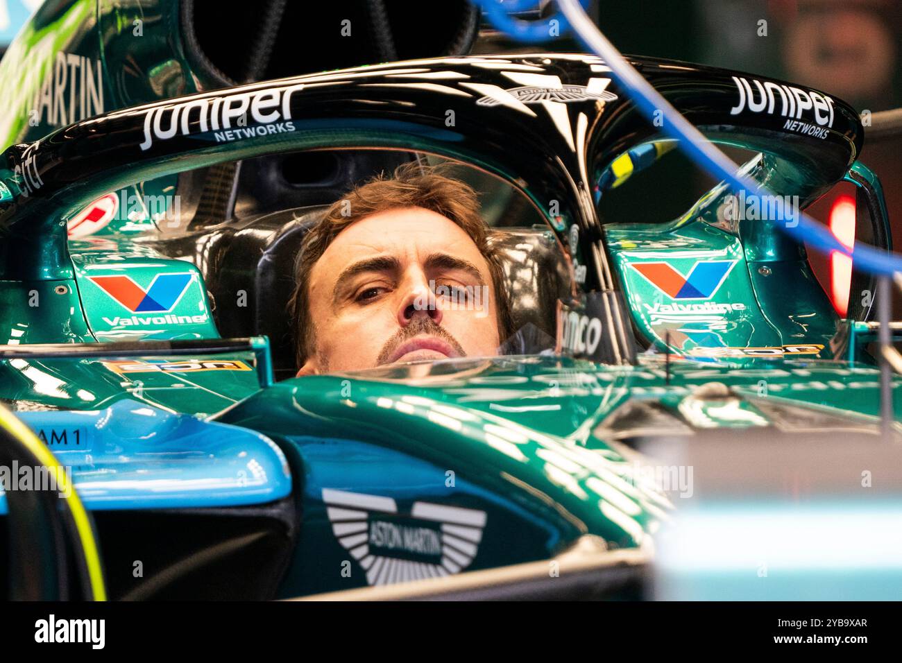 Austin, Usa. Oktober 2024. Der spanische Formel-1-Pilot Fernando Alonso von Aston Martin bereitet sich am Donnerstag, den 17. Oktober 2024, auf dem Circuit of the Americas in Austin, Texas vor. Foto: Greg Nash/UPI Credit: UPI/Alamy Live News Stockfoto