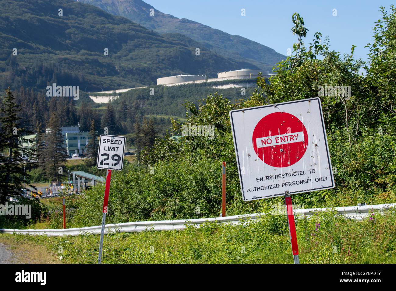 Valdez, Alaska. Kein Zutrittsschild am südlichen Ende der Trans-Alaska-Ölpipeline, Stockfoto