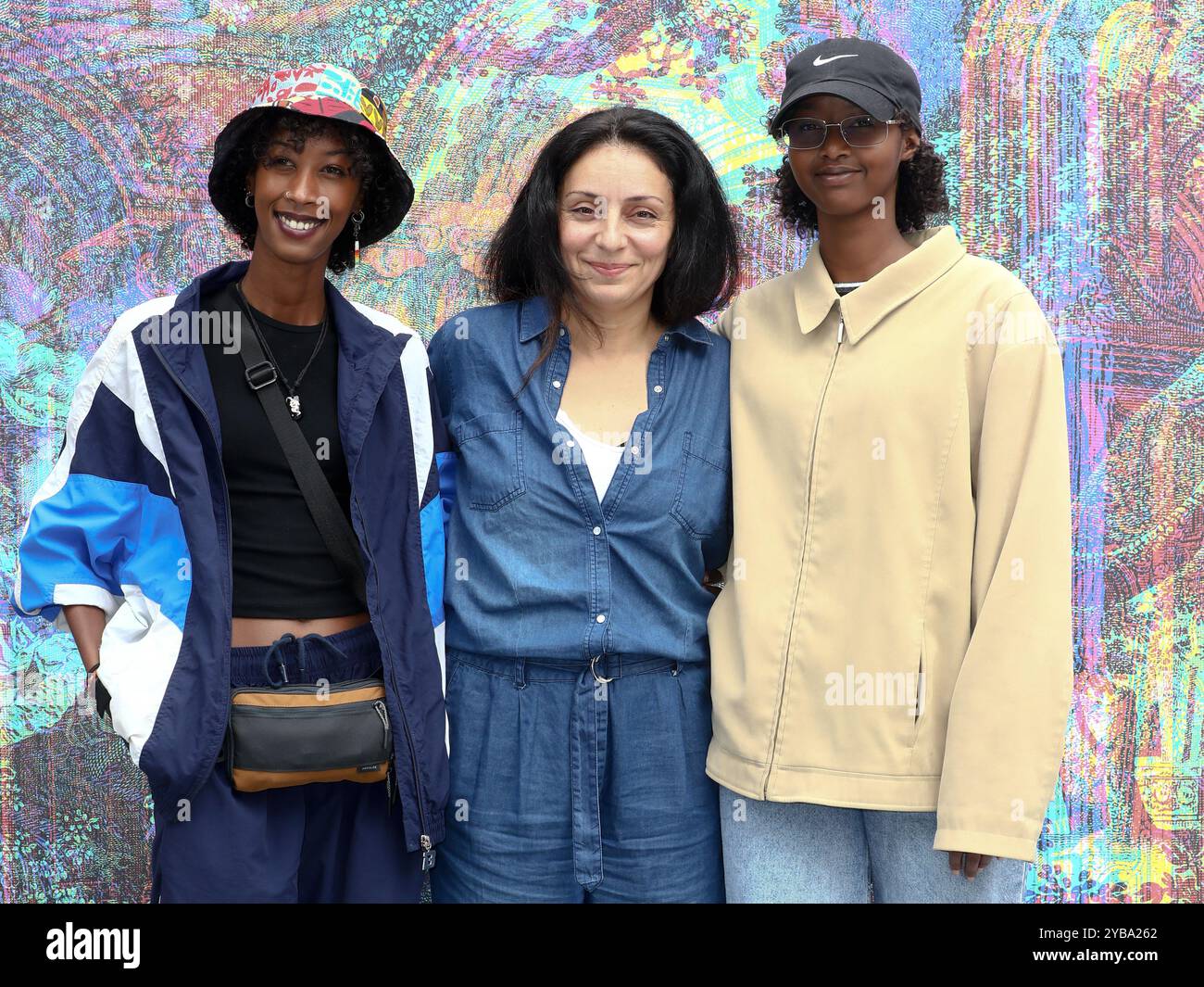 Roma Cinema Fest 2024. Rom Film Fest. Fotoruffilm "Sag mir nicht, dass du Angst hast". Im Bild: Deka Mohamed Osman, Yasemin Samdereli, Ilham Mohamed Osman Stockfoto