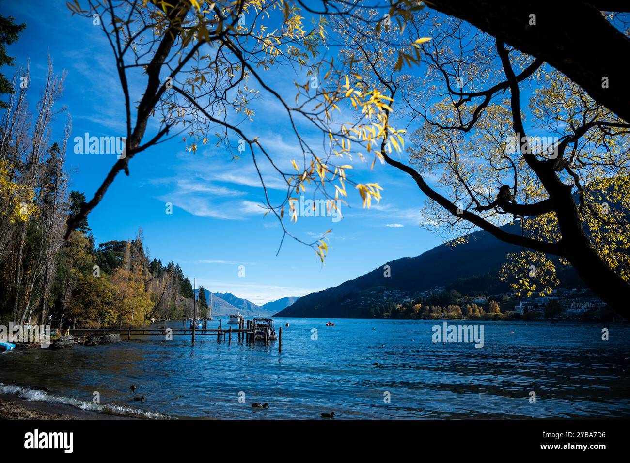 Blick auf den Lake Wakatipu, in Queenstown, Südinsel, Neuseeland Stockfoto