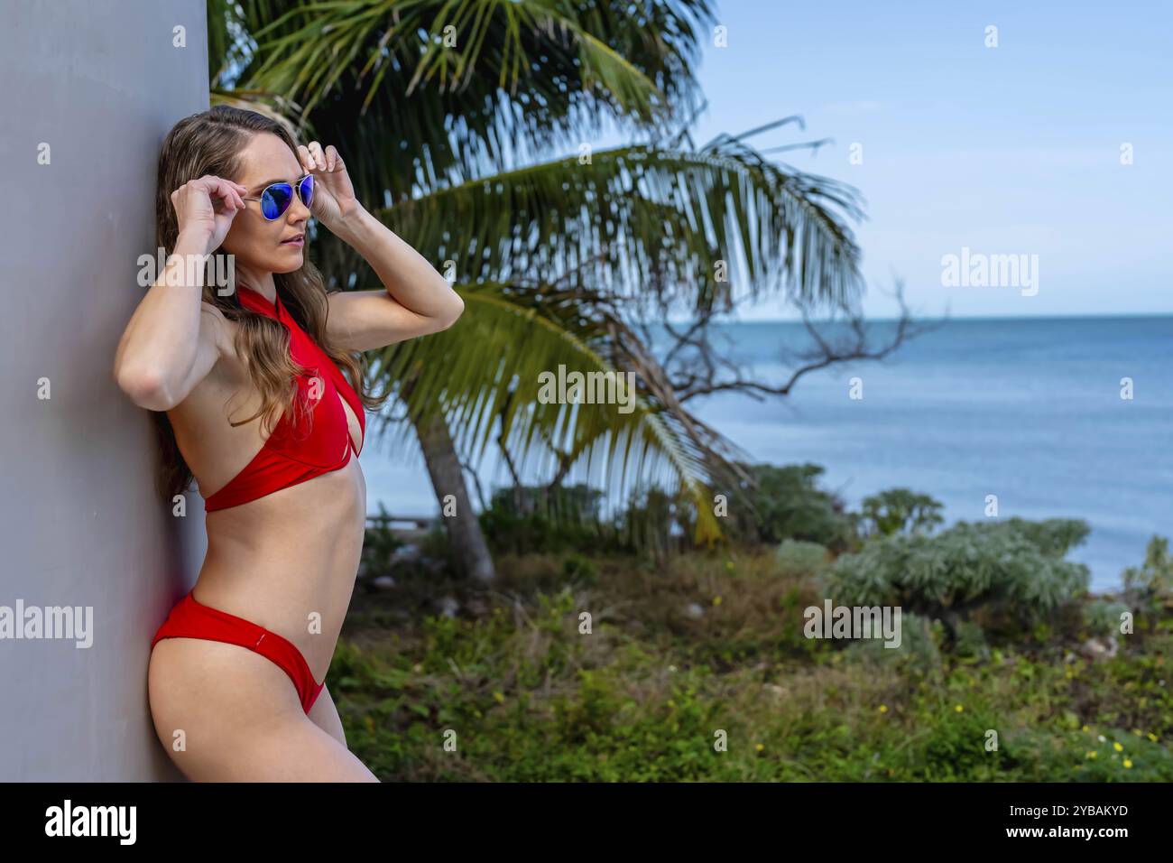 Atemberaubendes Modell in Sinanche, Yucatan, in der Nähe des Golfs von Mexiko: Schönheit und Natur verflechten sich an der sonnigen Küste Stockfoto