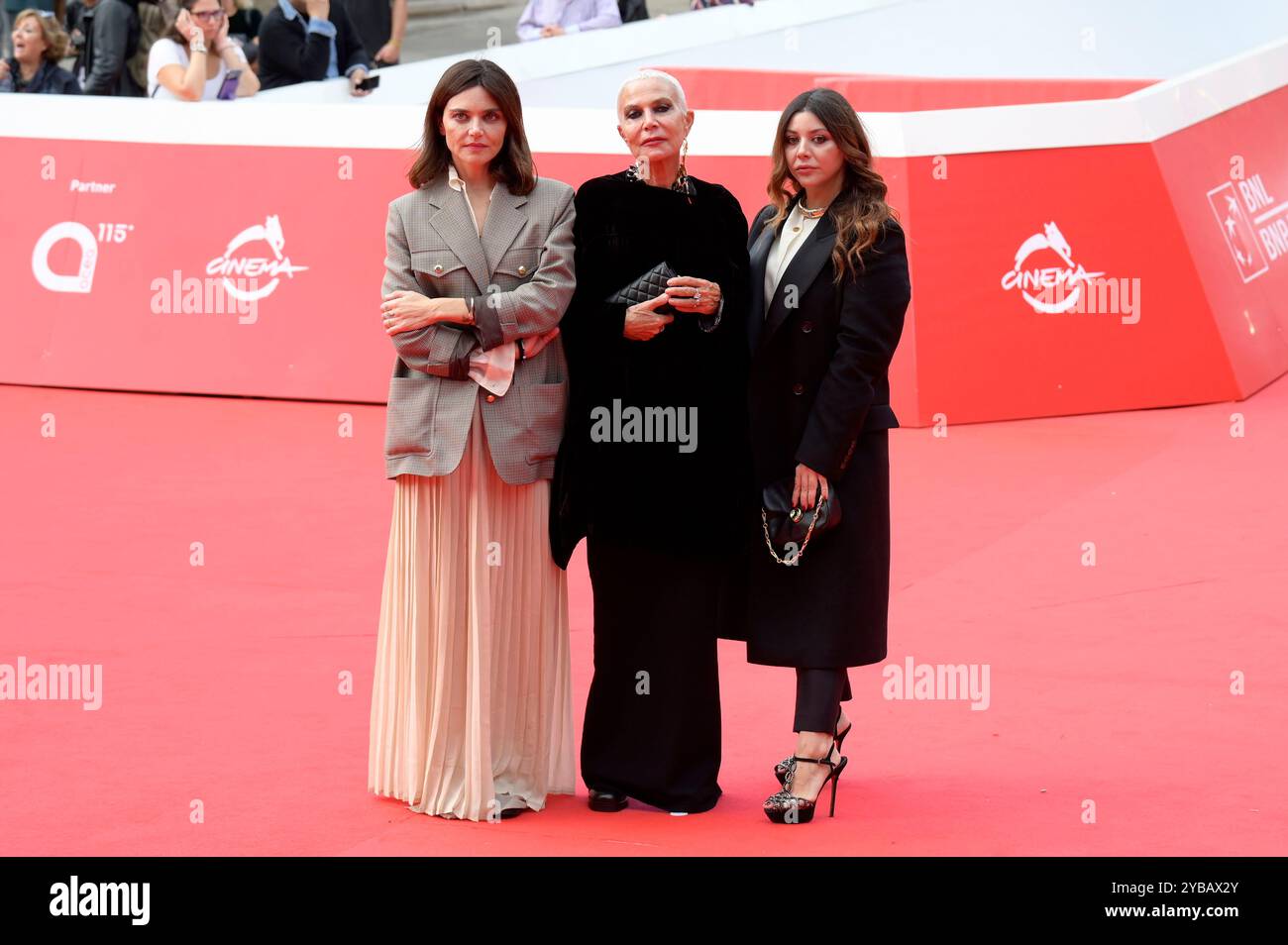 ELISA Fuksas, Doriana O. Mandrelli und Lavinia Fuksas bei der Premiere des Kinofilms 'Marko Polo' auf dem 19. Internationales Filmfestival von Rom / Festa del Cinema di Roma 2024 im Auditorium Parco della Musica. Rom, 17.10.2024 Stockfoto