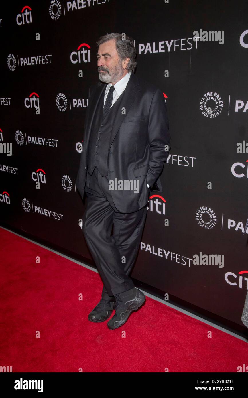 New York, Usa. Oktober 2024. NEW YORK, NEW YORK – 17. OKTOBER: Tom Selleck besucht die Blue Bloods während des PaleyFest 2024 im Paley Museum am 17. Oktober 2024 in New York City. Quelle: Ron Adar/Alamy Live News Stockfoto