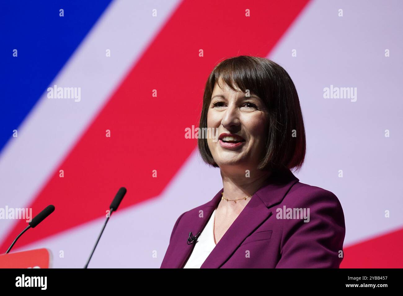 Aktenfoto vom 09/24 von der Kanzlerin des Finanzministeriums Rachel Reeves auf der Labour Party Konferenz im ACC Liverpool. Rachel Reeves wird versuchen, in den nächsten vier Jahren etwa 3 Milliarden Pfund an Sozialhilfe zu kürzen, indem sie den Zugang zu Leistungen bei Krankheit einschränkt. Ausgabedatum: Freitag, 18. Oktober 2024. Stockfoto