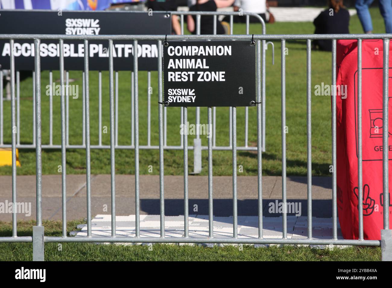 Sydney, Australien. Oktober 2024. SXSW Sydney. Im Bild: Erholungszone für Begleittiere im Tumbalong Park. Richard Milnes/Alamy Live News Stockfoto