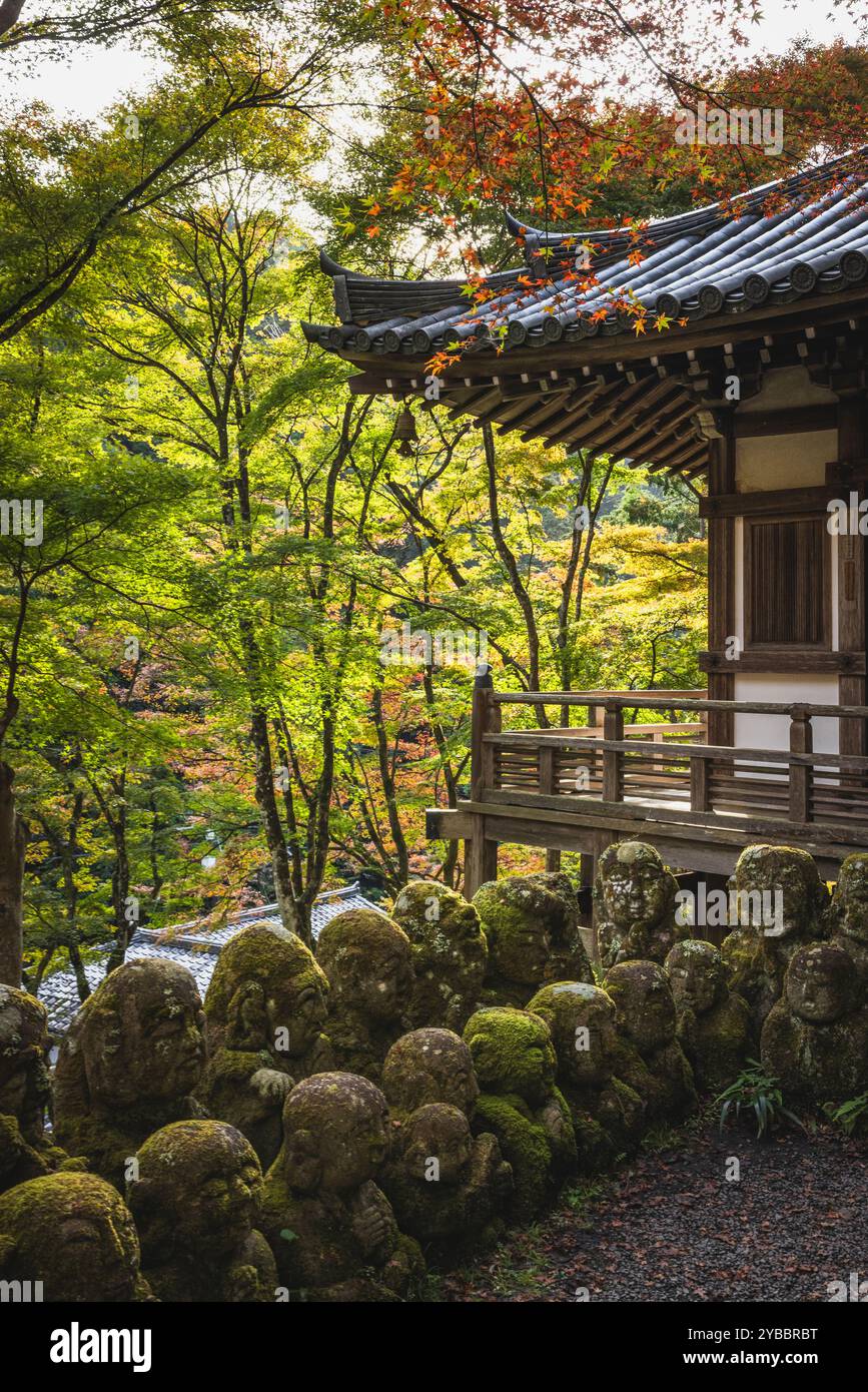 Antike Steinfiguren der heiligen Räume von Kyoto Stockfoto