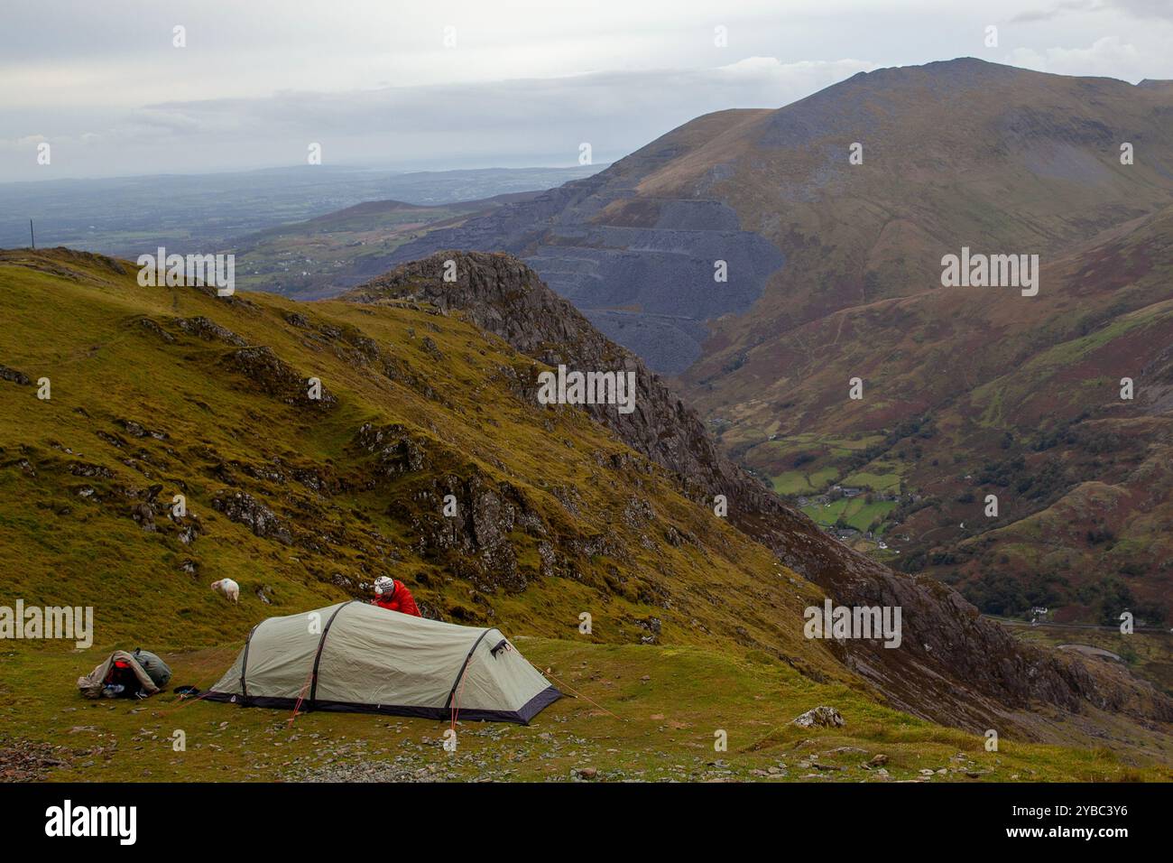 Camping in Snowdonia oder Eryri, einer bergigen Region und Nationalpark in Nordwales Stockfoto