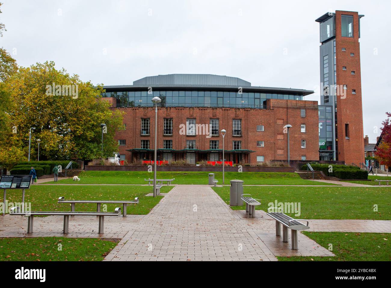Das Royal Shakespeare Theatre (RST) (ursprünglich Shakespeare Memorial Theatre) in Stratford-upon-Avon Stockfoto