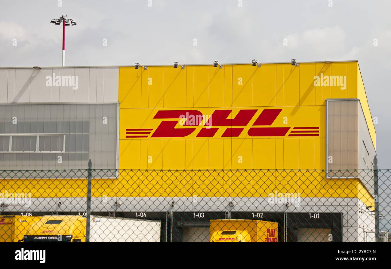 DHL Logistics Center bereit für die weltweite Lieferung. Stockfoto