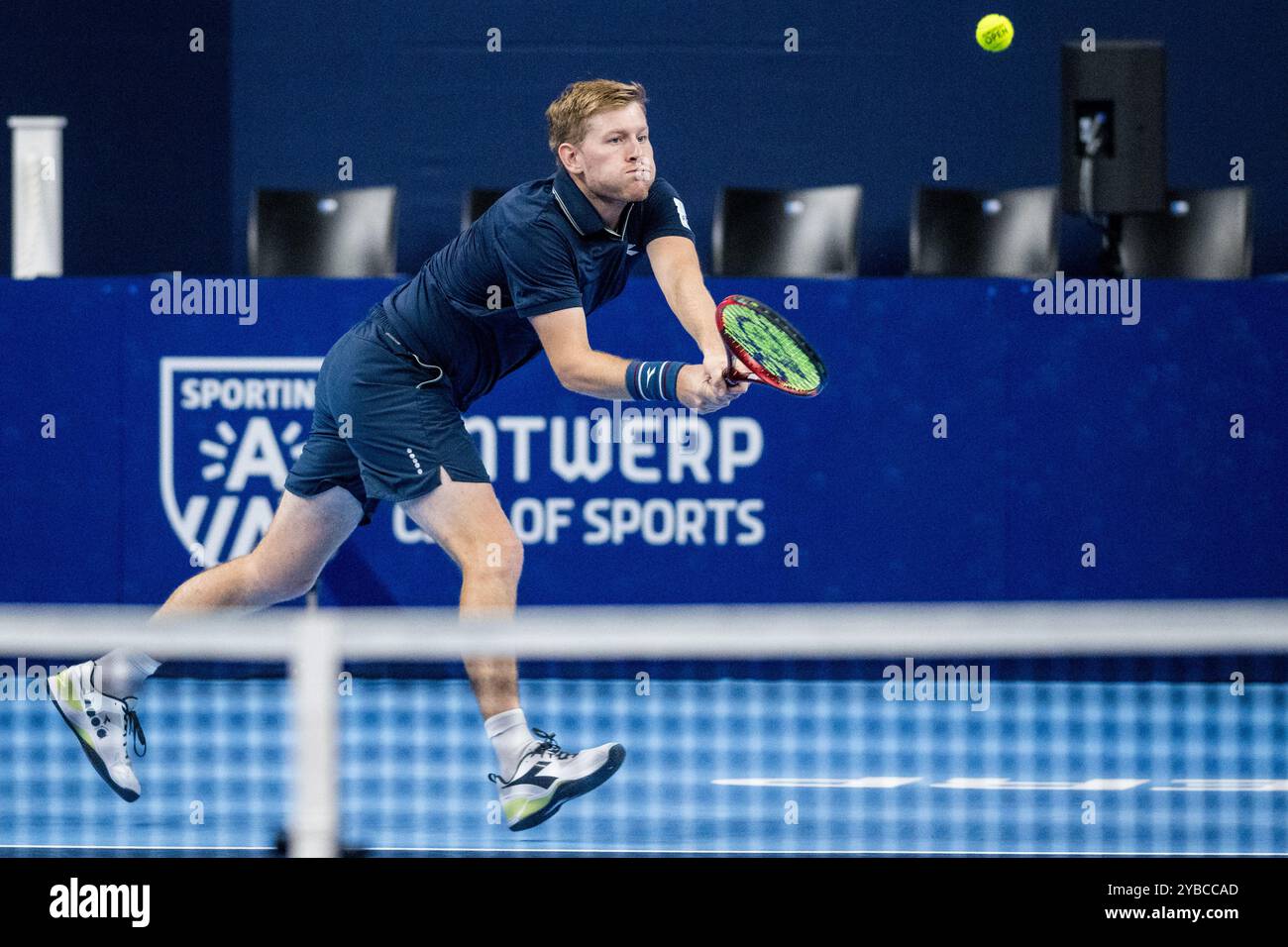 Antwerpen, Belgien. Oktober 2024. Luke Johnson wurde während eines Tennisspiels im Halbfinale des Doppel-Wettbewerbs beim ATP European Open Tennis Turnier in Antwerpen am Freitag, den 18. Oktober 2024, in Aktion dargestellt. BELGA FOTO JASPER JACOBS Credit: Belga News Agency/Alamy Live News Stockfoto