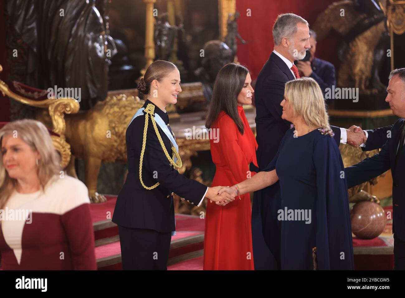 Madrid, 12.10.2024. Ihre Majestäten, König und Königin, Don Felipe und Doña Letizia, und die Prinzessin von Asturien, Doña Leonor, führen den Empfang anlässlich des spanischen Nationalfeiertags im Königlichen Palast. Foto: Jaime García. ARCHDC. Quelle: Album / Archivo ABC / Jaime García Stockfoto