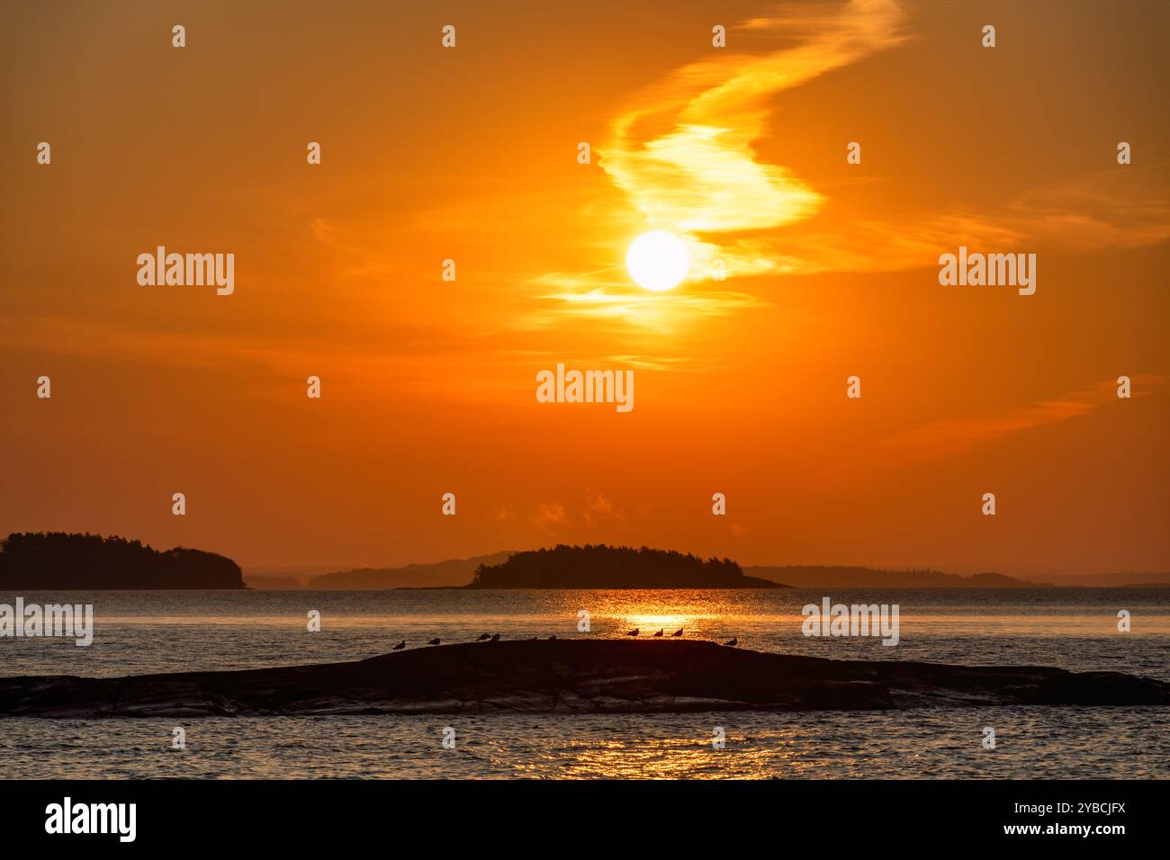 Sonnenaufgang im Parainen-Archipel, Finnland Stockfoto