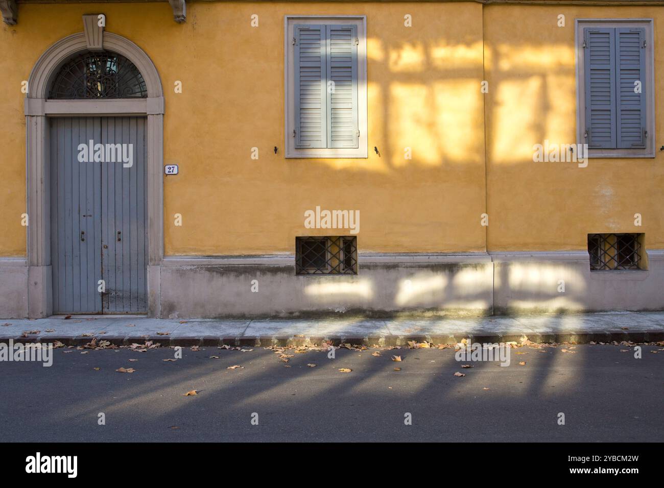 Ein Moment des Lichts und des Schattens. Modena, Emilia Romagna, Italien Stockfoto