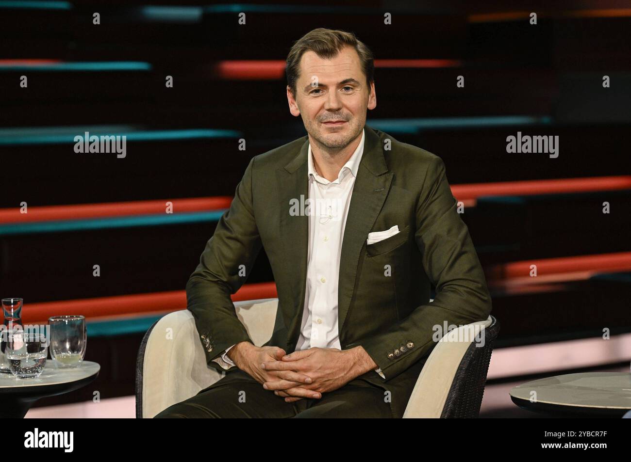 Daniel Gerlach Publizist 10/24 ihr Paul Ronzheimer am 17. Oktober 2024 in Markus Lanz , ZDF TV Fernsehen Talkshow Talkshow Talkshow Deutschland deutsch deutscher Mann Journalist Autor Nahost-Experte Mitherausgeber Chefredakteur ZENITH deutscher Journalismus Autor Autor quer halb sitzend lächelnd *** Daniel Gerlach Publisher 10 24 Ihr Paul Ronzheimer am 17. Oktober 2024 in Markus Lanz Stockfoto