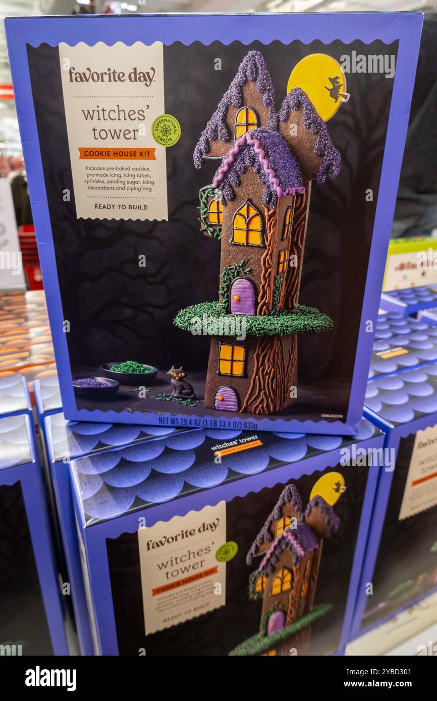 Der Target Manhattan Herald Square bietet eine große Auswahl an Halloween-Merchandise, 2024, New York City, USA Stockfoto