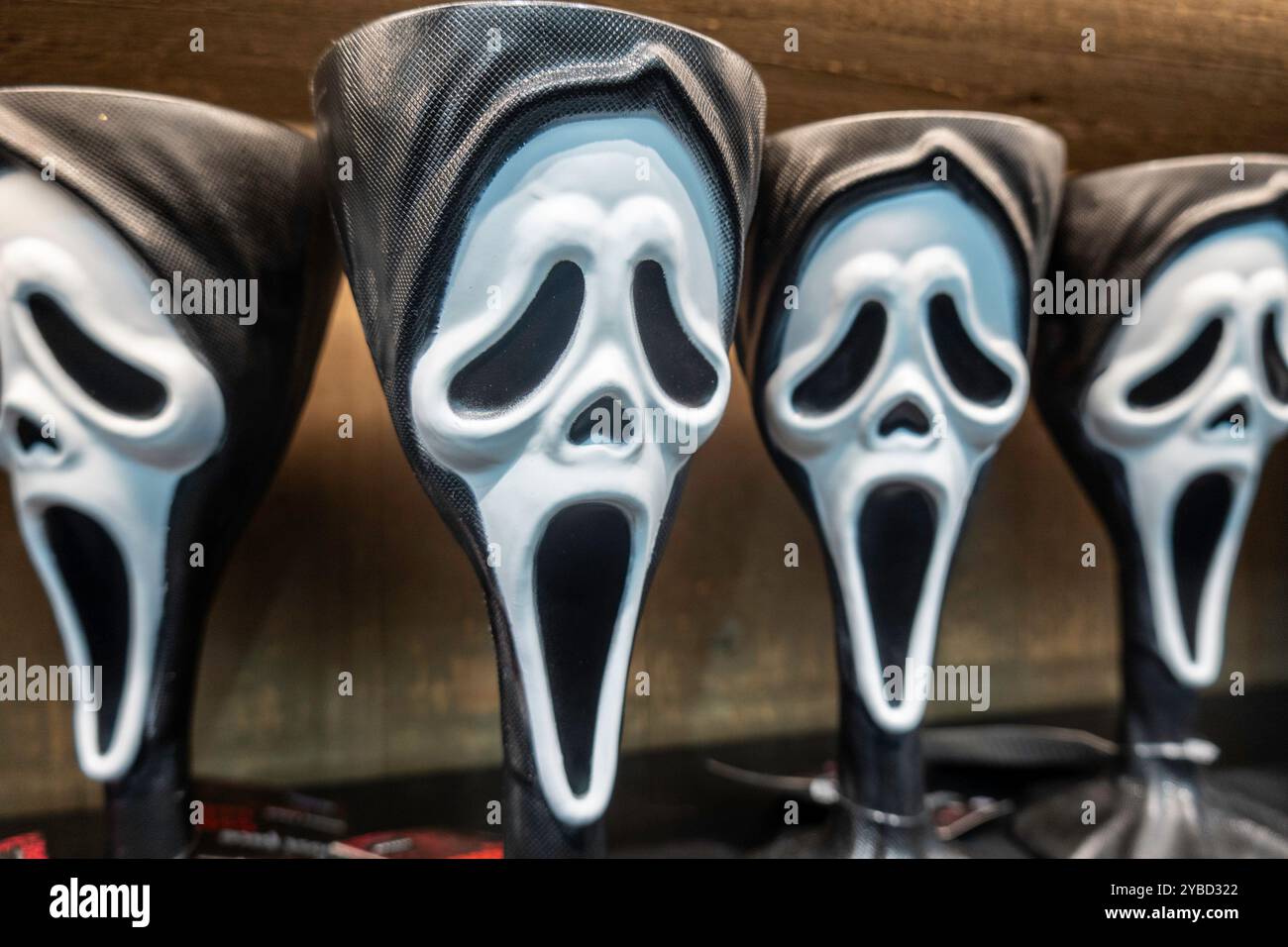 Ein Pop-up Spirit Halloween Store bietet Masken und Kostüme für die Feiertage, New York City, USA 2024 Stockfoto