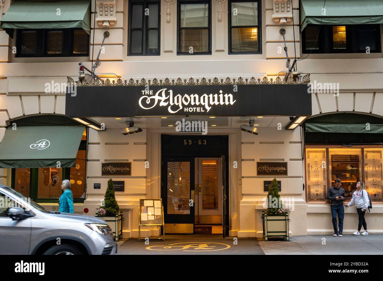 Das Algonquin Hotel ist ein luxuriöses historisches Wahrzeichen im Times Square District, New York City, USA 2024 Stockfoto