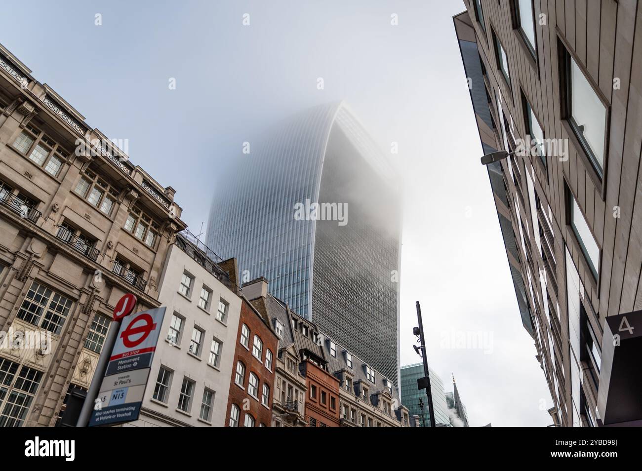 London an einem nebeligen Tag im Herbst Stockfoto