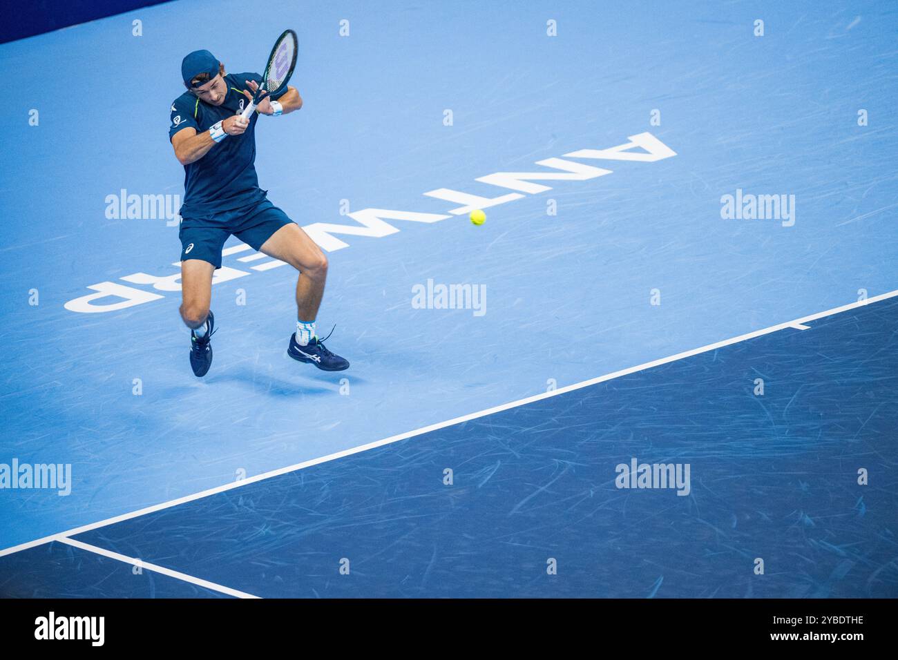 Antwerpen, Belgien. Oktober 2024. Alex de Minaur aus Australien wurde während eines Tennisspiels im Viertelfinale des Einzelwettbewerbs beim ATP European Open Tennis Turnier in Antwerpen am Freitag, den 18. Oktober 2024, in Aktion gezeigt. BELGA FOTO JASPER JACOBS Credit: Belga News Agency/Alamy Live News Stockfoto