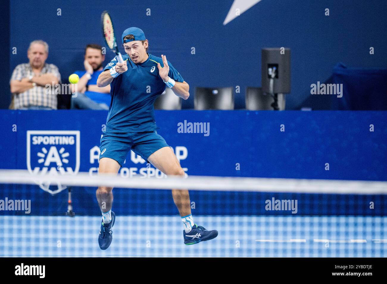 Antwerpen, Belgien. Oktober 2024. Alex de Minaur aus Australien wurde während eines Tennisspiels im Viertelfinale des Einzelwettbewerbs beim ATP European Open Tennis Turnier in Antwerpen am Freitag, den 18. Oktober 2024, in Aktion gezeigt. BELGA FOTO JASPER JACOBS Credit: Belga News Agency/Alamy Live News Stockfoto