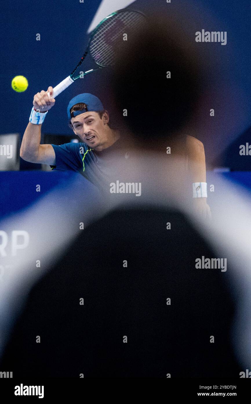 Antwerpen, Belgien. Oktober 2024. Alex de Minaur aus Australien wurde während eines Tennisspiels im Viertelfinale des Einzelwettbewerbs beim ATP European Open Tennis Turnier in Antwerpen am Freitag, den 18. Oktober 2024, in Aktion gezeigt. BELGA FOTO JASPER JACOBS Credit: Belga News Agency/Alamy Live News Stockfoto