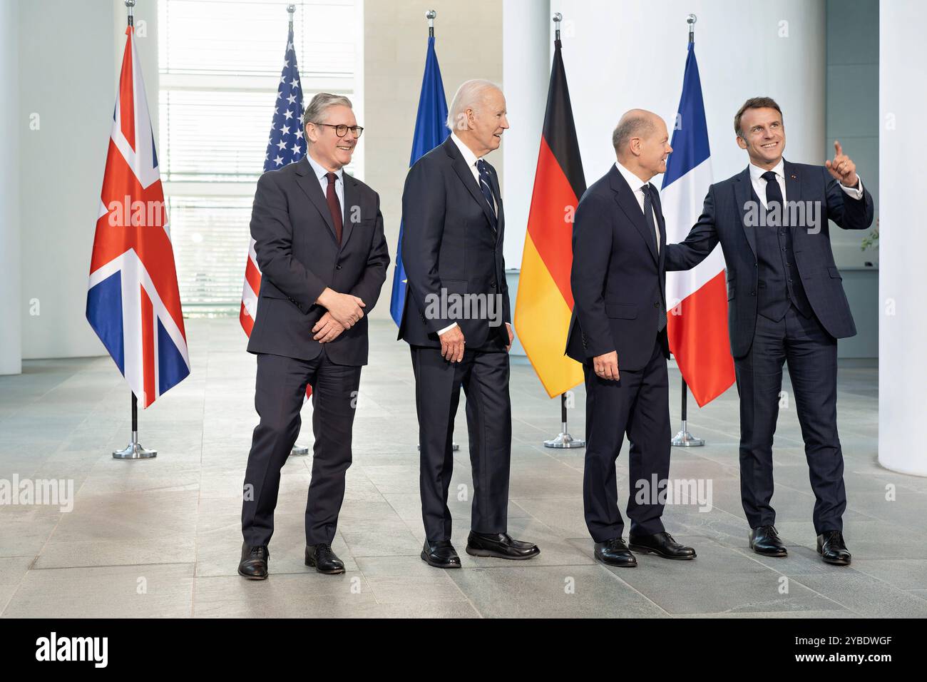 18.10.2024,US-Präsident Joe Biden zu Besuch in der deutschen Hauptstadt im Bundeskanzleramt Olaf Scholz sowie mit den britischen Premierministern, Keir Starmer, sowie des französischen Präsidenten, Emmanuel Macron *** 18 10 2024,US-Präsident Joe Biden besucht die deutsche Hauptstadt im Bundeskanzleramt mit Bundeskanzler Olaf Scholz und dem britischen Premierminister Keir Starmer und dem französischen Präsidenten Emmanuel Macron Stockfoto