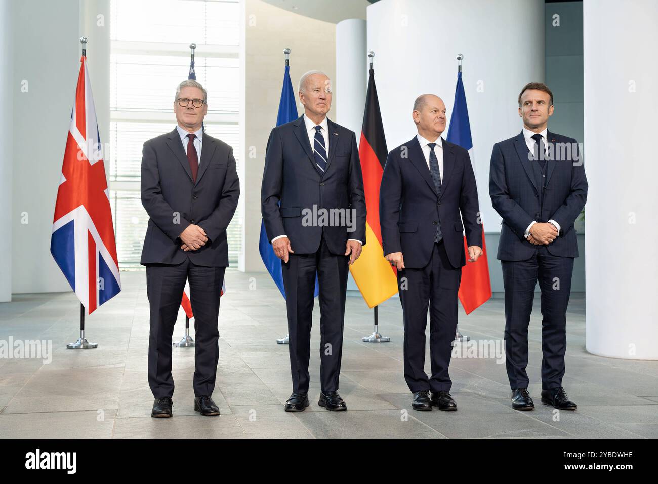 18.10.2024,US-Präsident Joe Biden zu Besuch in der deutschen Hauptstadt im Bundeskanzleramt Olaf Scholz sowie mit den britischen Premierministern, Keir Starmer, sowie des französischen Präsidenten, Emmanuel Macron *** 18 10 2024,US-Präsident Joe Biden besucht die deutsche Hauptstadt im Bundeskanzleramt mit Bundeskanzler Olaf Scholz und dem britischen Premierminister Keir Starmer und dem französischen Präsidenten Emmanuel Macron Stockfoto