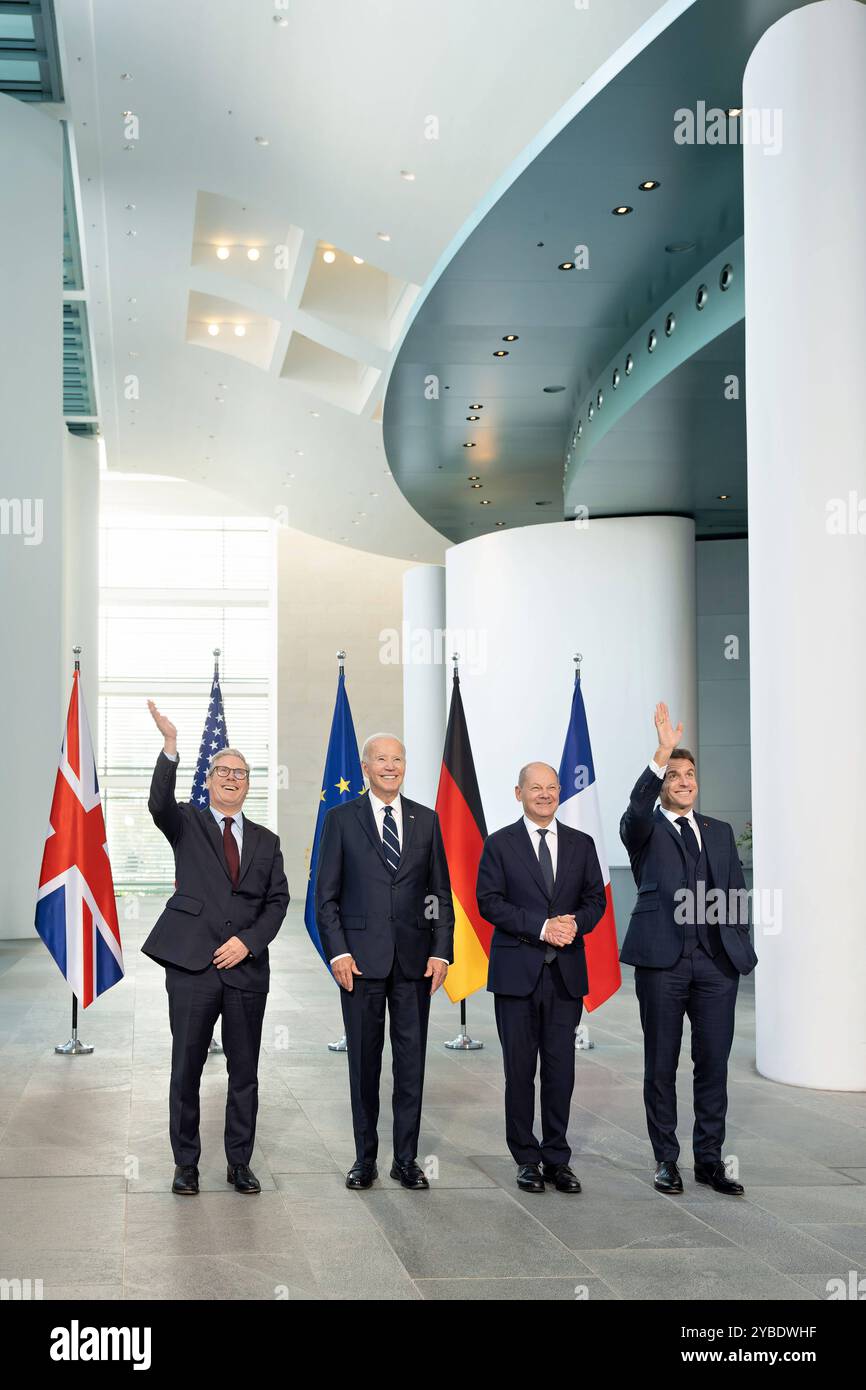 18.10.2024,US-Präsident Joe Biden zu Besuch in der deutschen Hauptstadt im Bundeskanzleramt Olaf Scholz sowie mit den britischen Premierministern, Keir Starmer, sowie des französischen Präsidenten, Emmanuel Macron *** 18 10 2024,US-Präsident Joe Biden besucht die deutsche Hauptstadt im Bundeskanzleramt mit Bundeskanzler Olaf Scholz und dem britischen Premierminister Keir Starmer und dem französischen Präsidenten Emmanuel Macron Stockfoto