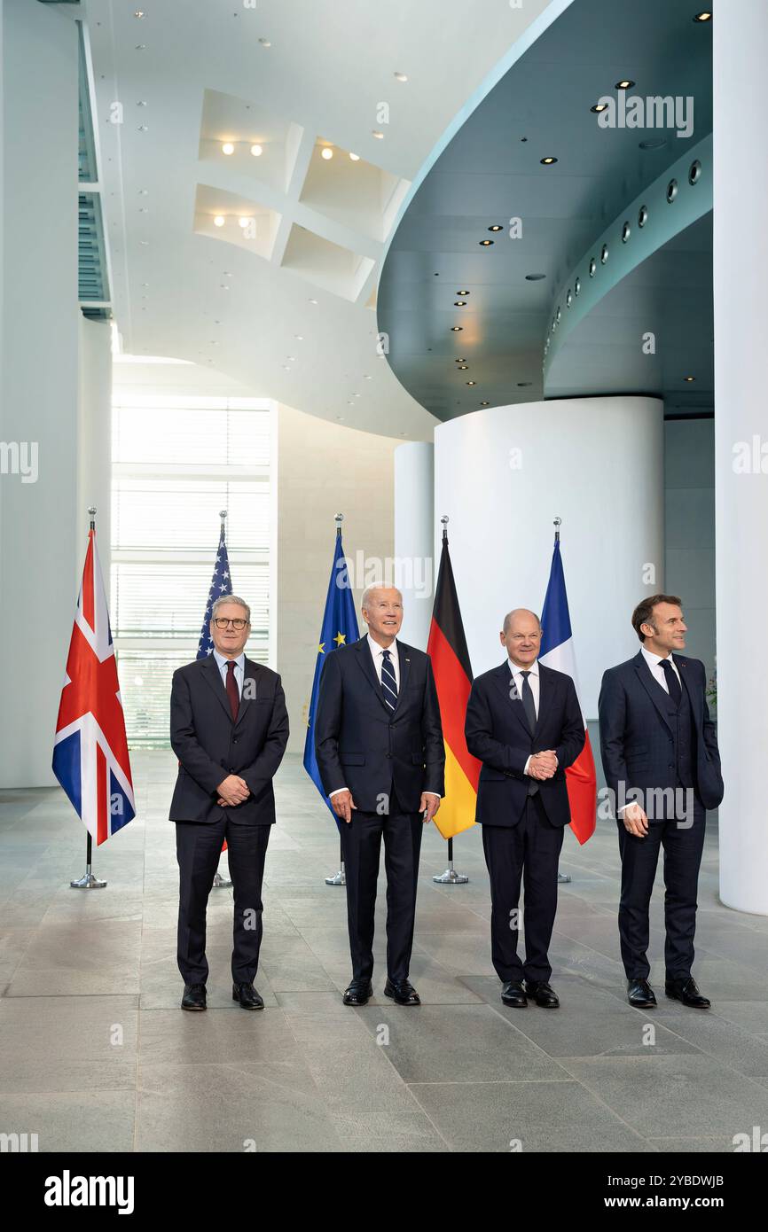 18.10.2024,US-Präsident Joe Biden zu Besuch in der deutschen Hauptstadt im Bundeskanzleramt Olaf Scholz sowie mit den britischen Premierministern, Keir Starmer, sowie des französischen Präsidenten, Emmanuel Macron *** 18 10 2024,US-Präsident Joe Biden besucht die deutsche Hauptstadt im Bundeskanzleramt mit Bundeskanzler Olaf Scholz und dem britischen Premierminister Keir Starmer und dem französischen Präsidenten Emmanuel Macron Stockfoto