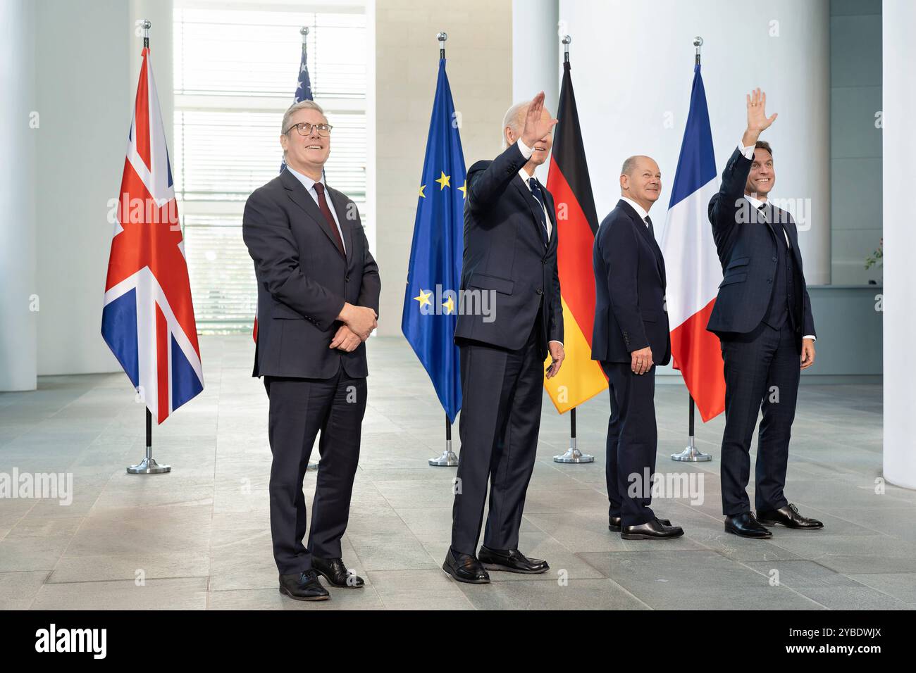18.10.2024,US-Präsident Joe Biden zu Besuch in der deutschen Hauptstadt im Bundeskanzleramt Olaf Scholz sowie mit den britischen Premierministern, Keir Starmer, sowie des französischen Präsidenten, Emmanuel Macron *** 18 10 2024,US-Präsident Joe Biden besucht die deutsche Hauptstadt im Bundeskanzleramt mit Bundeskanzler Olaf Scholz und dem britischen Premierminister Keir Starmer und dem französischen Präsidenten Emmanuel Macron Stockfoto