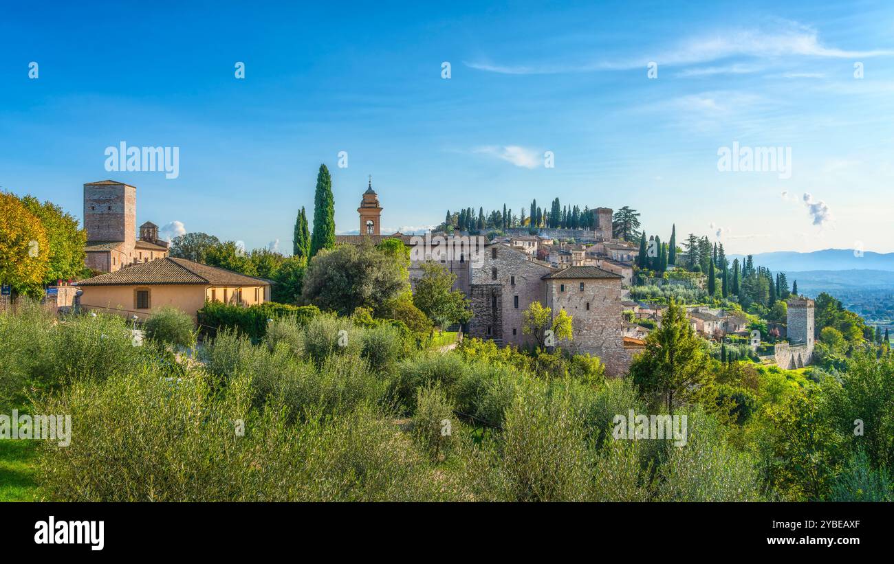 Mittelalterliche Skyline des Dorfes Spello. Provinz Perugia, Region Umbrien, Italien, Europa. Stockfoto