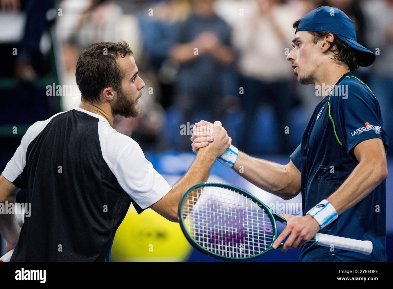 Antwerpen, Belgien. Oktober 2024. Der Franzose Hugo Gaston und der Australier Alex de Minaur wurden während eines Tennisspiels im Viertelfinale des Einzelwettbewerbs beim ATP European Open Tennis Turnier in Antwerpen am Freitag, den 18. Oktober 2024, in Aktion dargestellt. BELGA FOTO JASPER JACOBS Credit: Belga News Agency/Alamy Live News Stockfoto