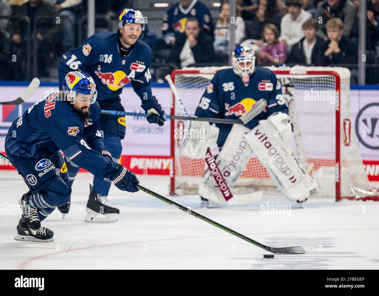 München, Deutschland. Oktober 2024. Dominik Bittner (EHC Red Bull Muenchen, Nr. 3). GER, EHC Red Bull München gegen Augsburger Panther, Eishockey, DEL, 10. Spieltag, Saison 2024/2025, 18.10.2024. Foto: Eibner-Pressefoto/Heike feiner Credit: dpa/Alamy Live News Stockfoto