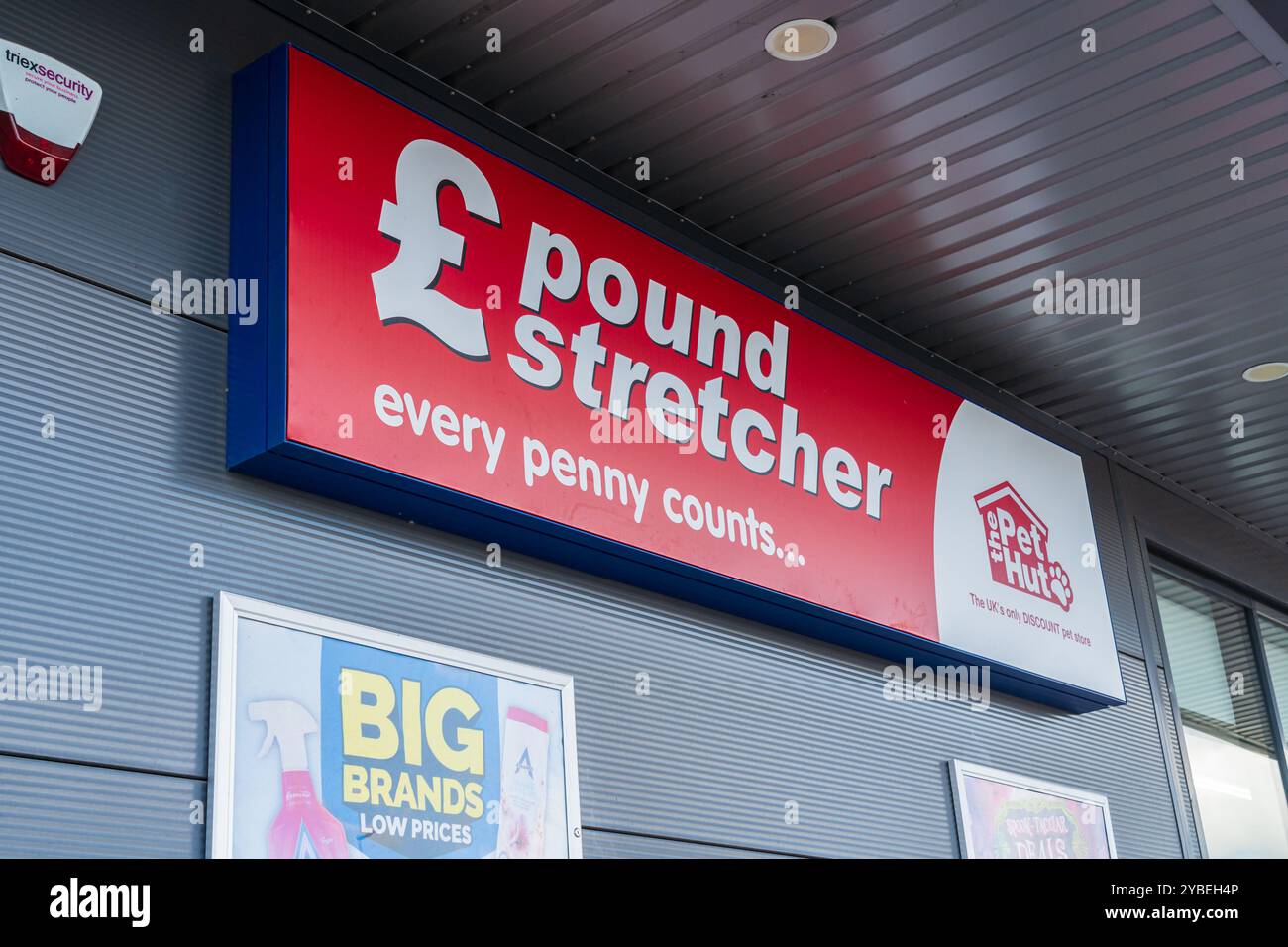 Newport, Shropshire, Großbritannien – 17. Oktober 2024: Externes Schild des britischen Budget-Stores, Poundstretcher Stockfoto