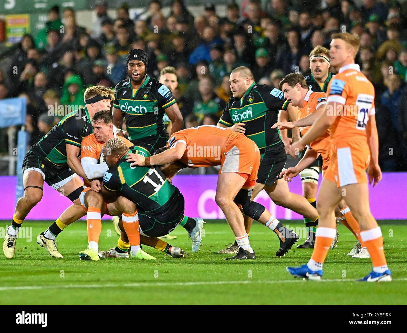 Northampton, Großbritannien. Oktober 2024. VERKAUF HAIE Tom Roebuck im Spiel während des Gallagher Premiership Rugby-Spiels zwischen Northampton Saints und Sale Sharks im Cinch Stadium Franklin's Gardens. Northampton Großbritannien. Quelle: PATRICK ANTHONISZ/Alamy Live News Stockfoto