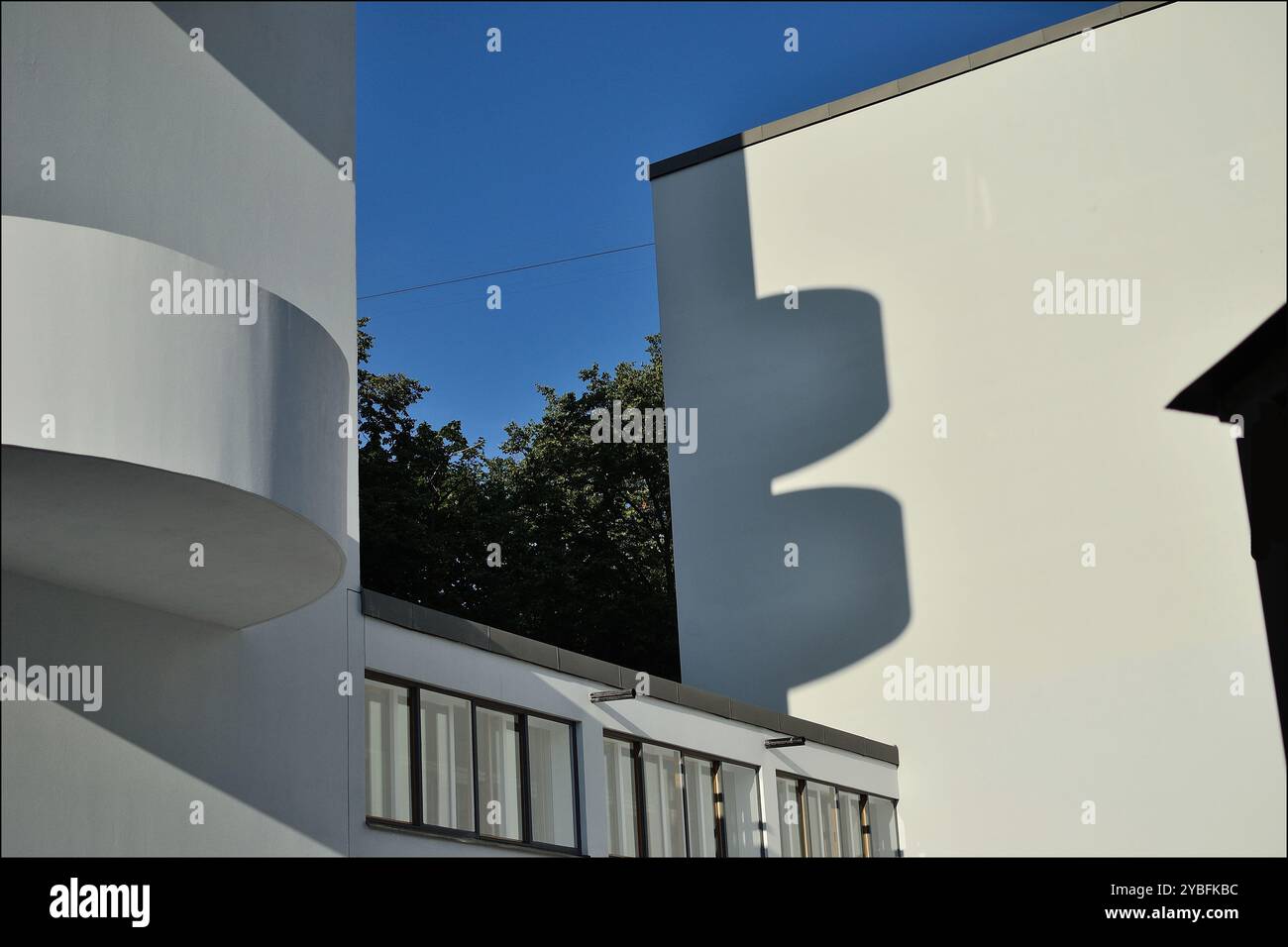 Das Narkomfin House ist eines der ikonischen architektonischen Denkmäler der sowjetischen Avantgarde und des Konstruktivismus. Stockfoto