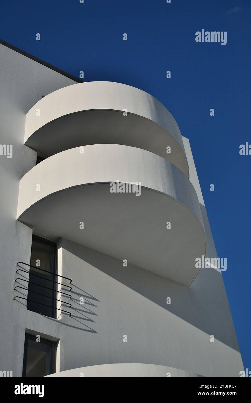 Das Narkomfin House ist eines der ikonischen architektonischen Denkmäler der sowjetischen Avantgarde und des Konstruktivismus. Stockfoto