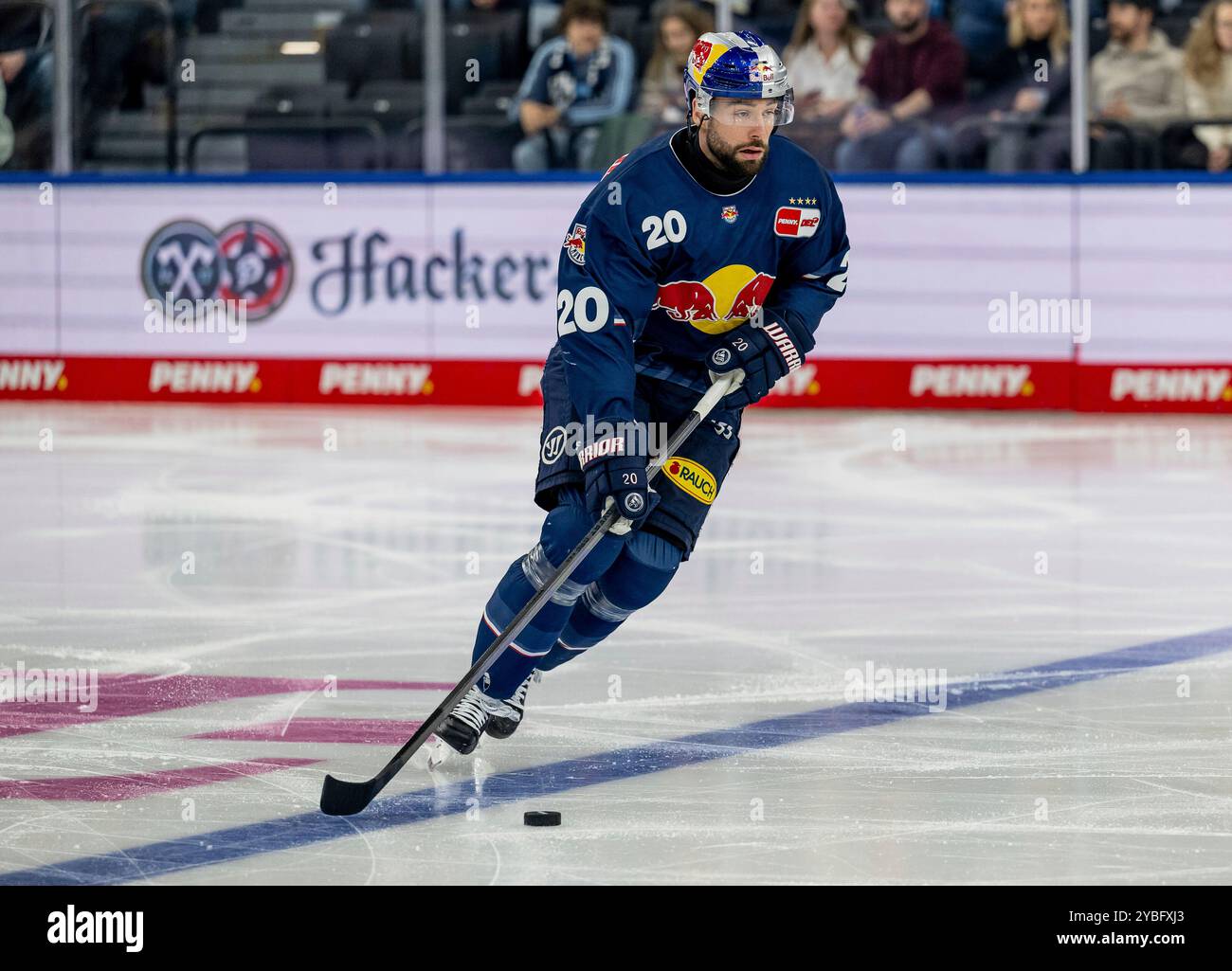 München, Deutschland. Oktober 2024. Andreas Eder (EHC Red Bull München, Nr. 20). GER, EHC Red Bull München gegen Augsburger Panther, Eishockey, DEL, 10. Spieltag, Saison 2024/2025, 18.10.2024. Foto: Eibner-Pressefoto/Heike feiner Credit: dpa/Alamy Live News Stockfoto