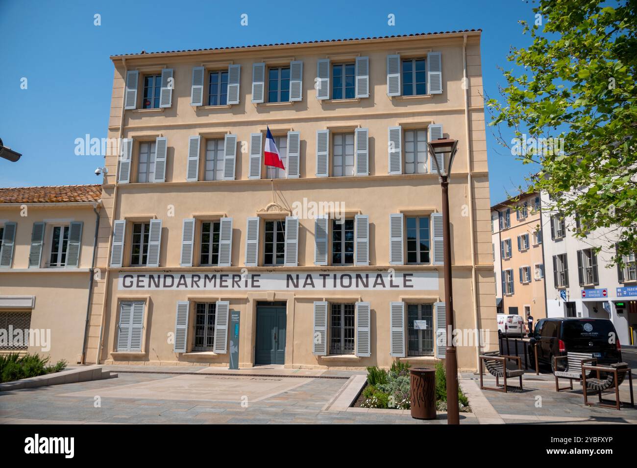 Berühmte Gendarmerie von Saint-Tropez Set des Films „le Gendarme de Saint-Tropez“ mit Louis de Funès. Es ist heute ein Museum. Stockfoto