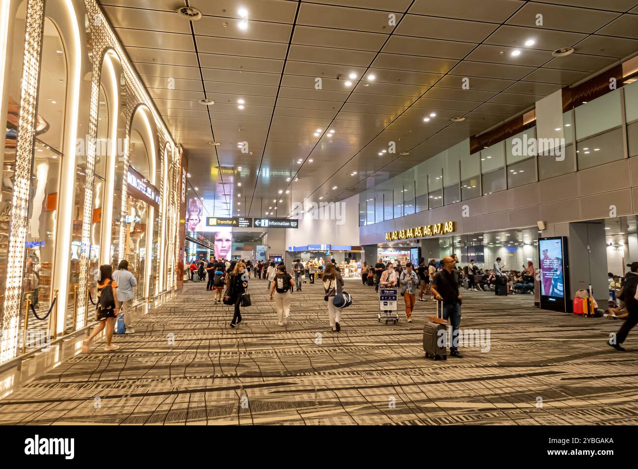 Flughafen Singapur Terminal 3, Touristen Stockfoto