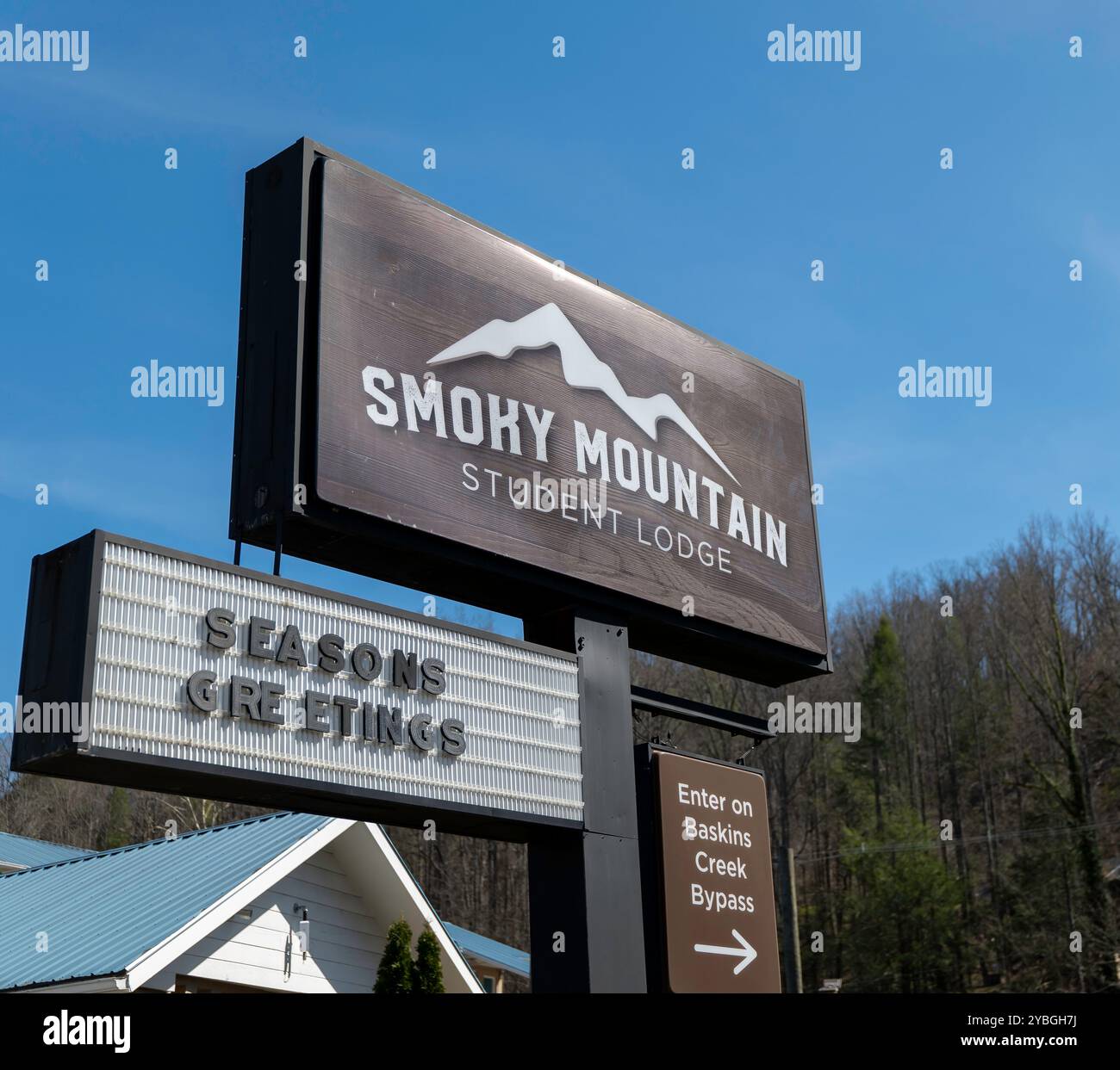 GATLINBURG, TN - 12. März 2024: Schild in der Smoky Mountain Student Lodge, einem Ort für Studenten. Stockfoto