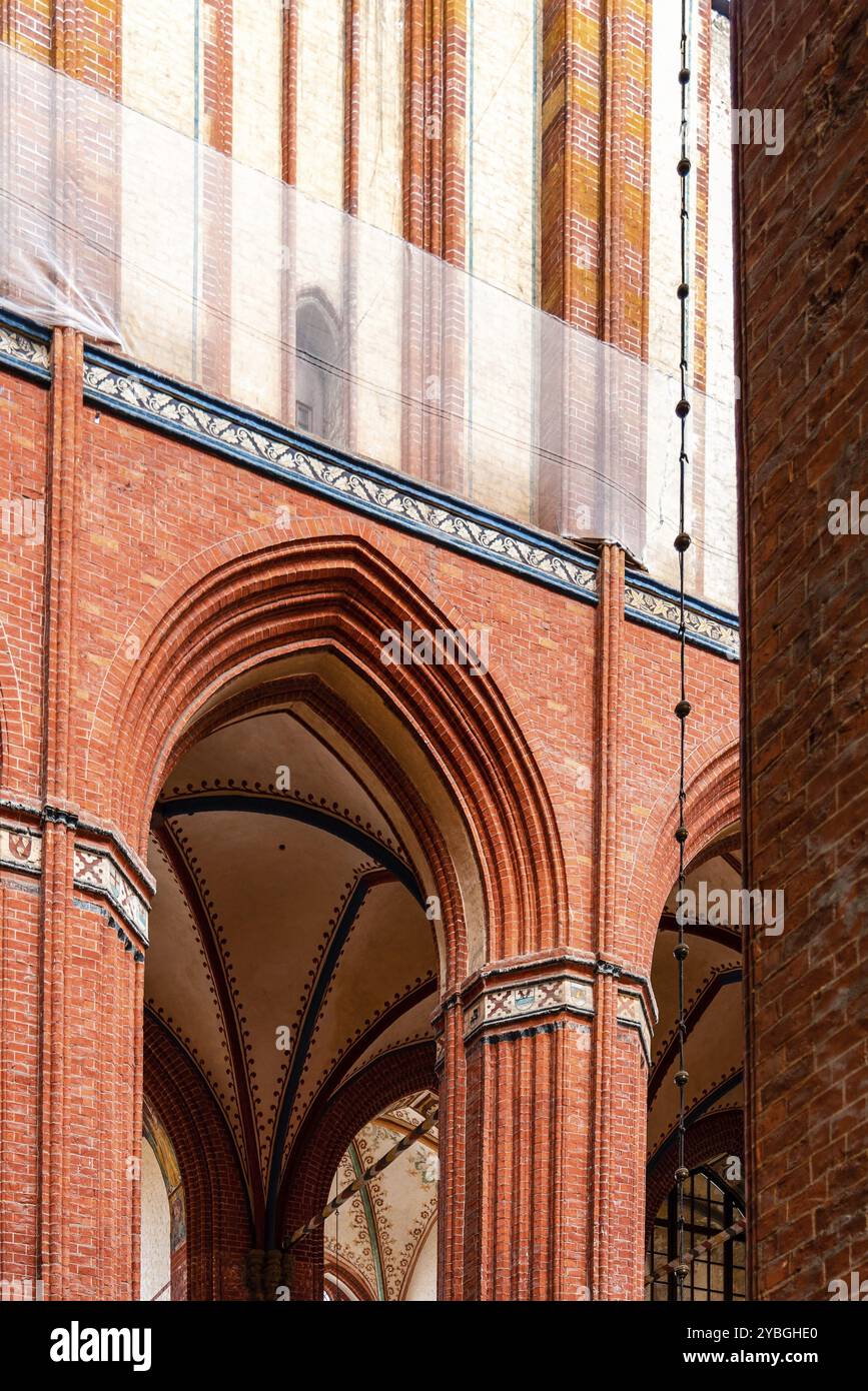 Wismar, Deutschland, 2. August 2019: Kirche St. Nikolaus. Innenansicht, Europa Stockfoto