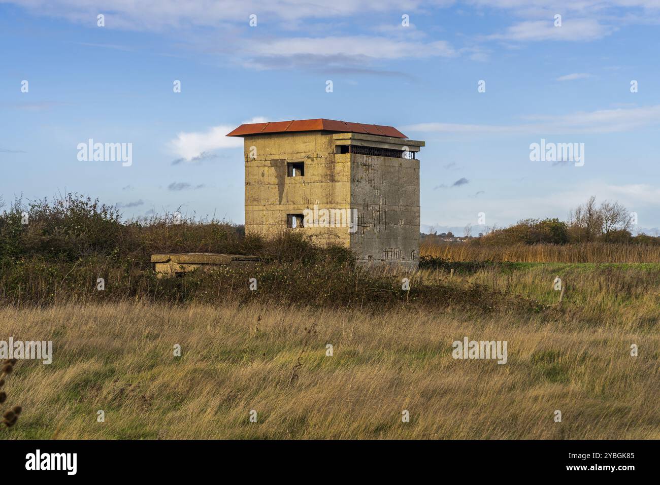 Überreste alter Bunker aus dem Zweiten Weltkrieg in Bawdsey, Suffolk, England, Großbritannien Stockfoto
