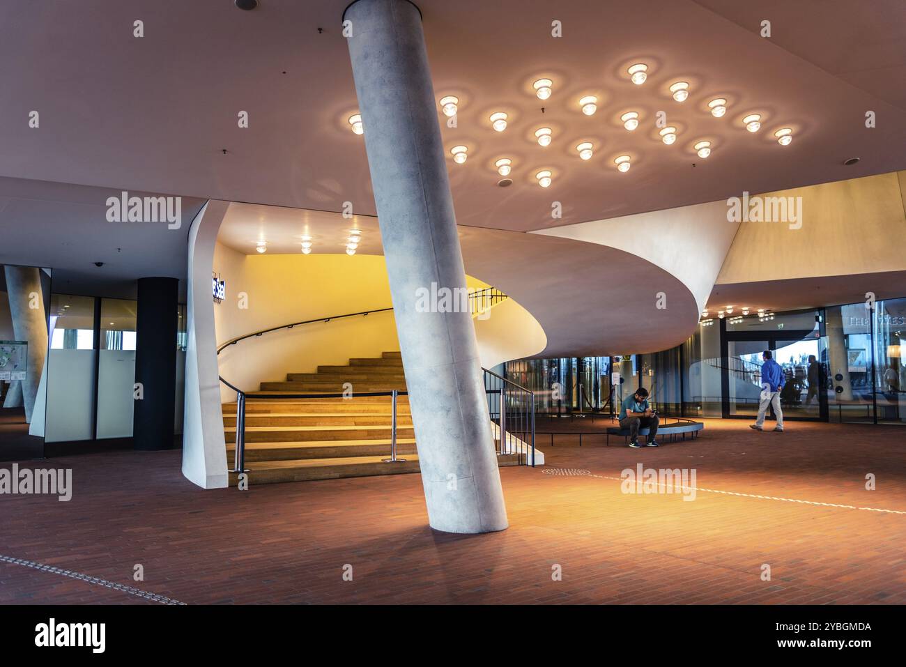 Hamburg, 4. August 2019: Innenansicht des Foyers der Elbphilharmonie oder der Elbphilharmonie in der HafenCity, Europa Stockfoto