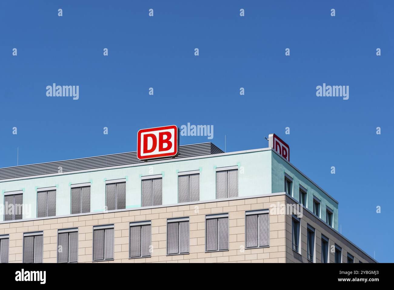 Berlin, 28. Juli 2019: Deutsche Bahn AG, deutsche Eisenbahngesellschaft, Büros in Berlin. Es ist das zweitgrößte Transportunternehmen der Welt. Stockfoto