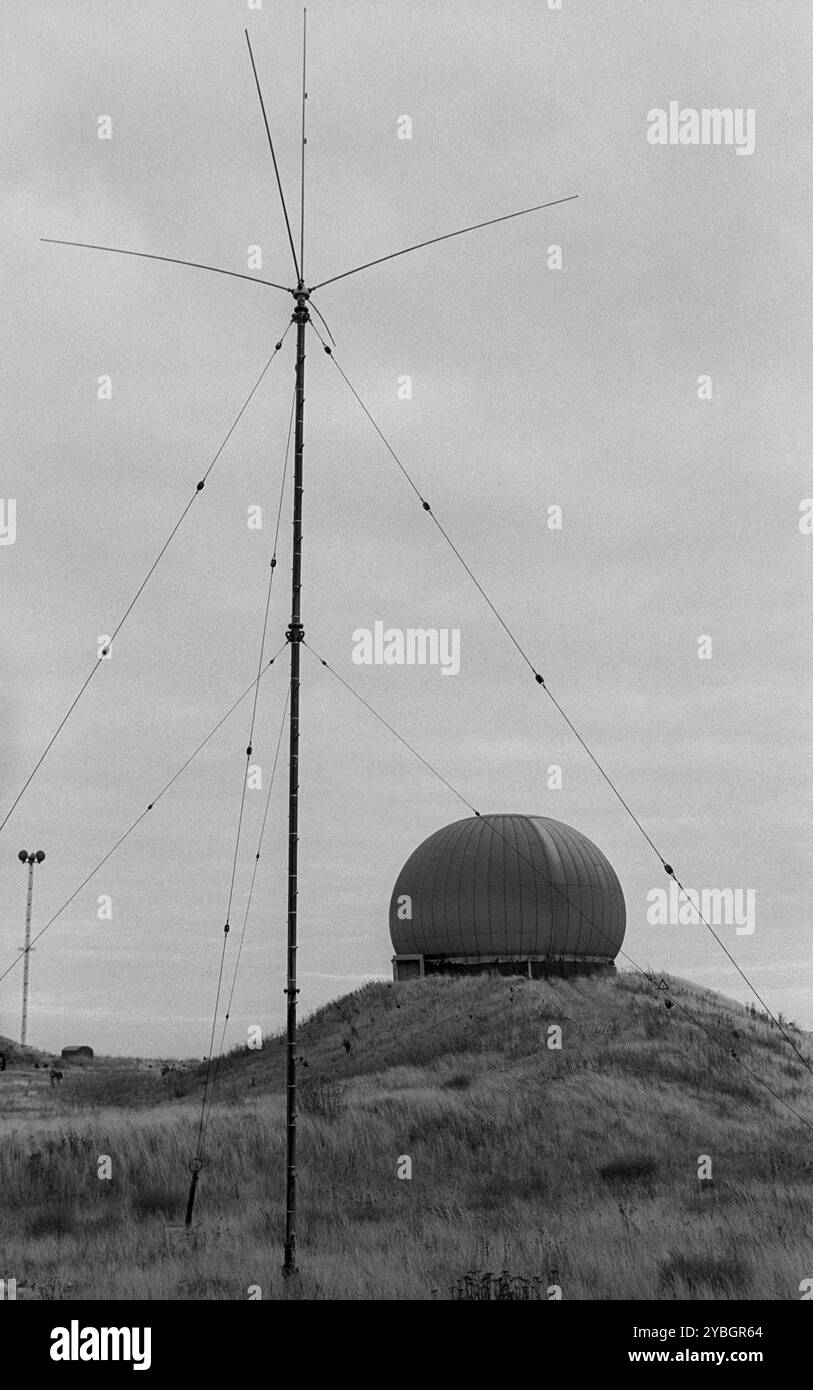 Deutschland, Osterne, 12.11.1991, Tag der offenen Tür in einem ehemaligen Raketengelände der NVA (heute Bundeswehr), Radarstation, Antennen, Europa Stockfoto